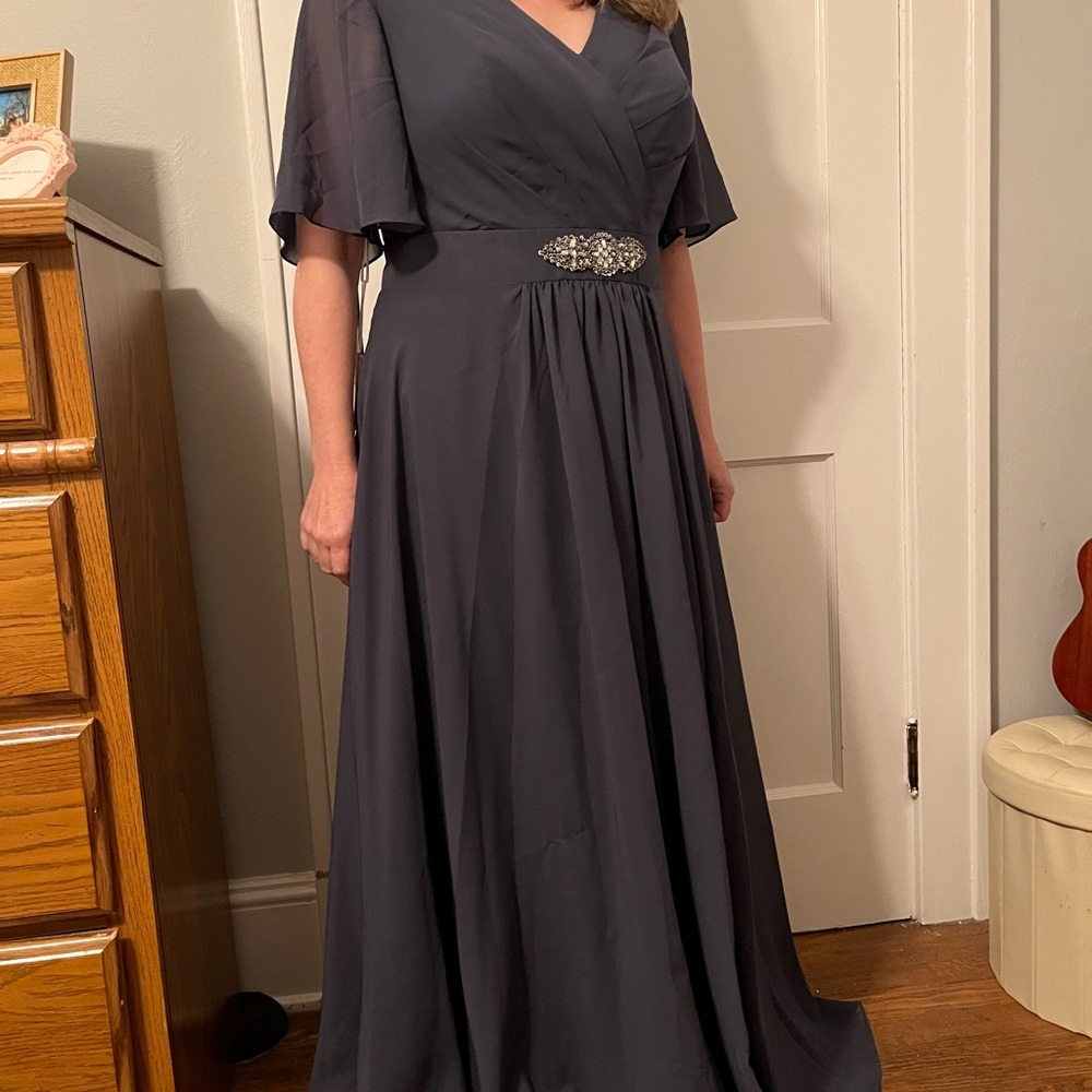 Never worn elegant smoky grey (color: “stormy”) long gown from JJ House - Picture 5 of 9